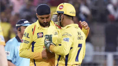 'Best friends can become strangers': Harbhajan Singh with cryptic post after shocking MS Dhoni revelation