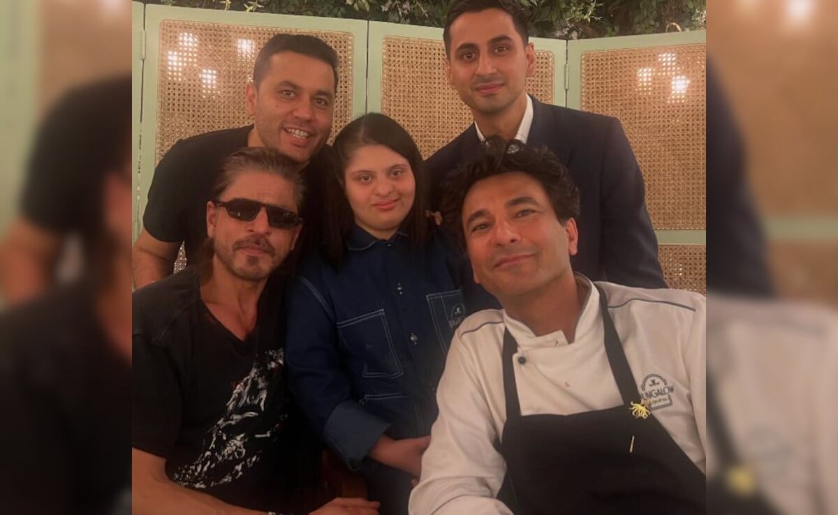 Shah Rukh Khan Visits Chef Vikas Khanna's Restaurant In New York: "It Represents Our Parents"