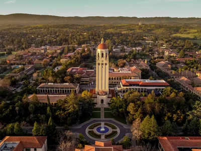 Stanford’s Full Moon on the Quad: The Fascinating History Behind This Iconic Tradition of Exchanging Kisses