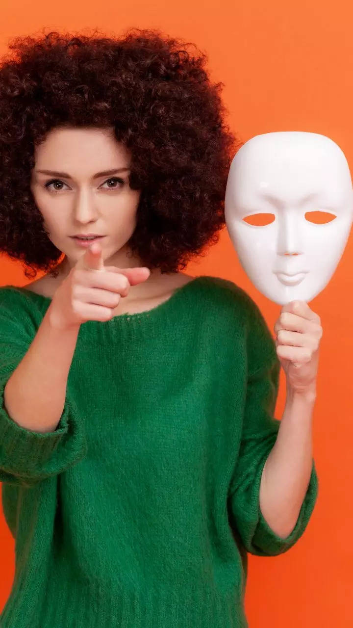 How to spot a fake person: 10 signs to look out for and are you one?