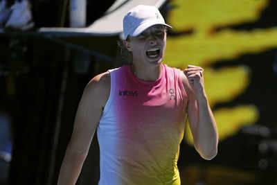 Iga Swiatek breezes into Australian Open semi-finals, set to face Madison Keys