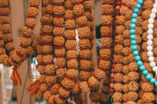 7 rules to keep in mind when wearing a Rudraksha