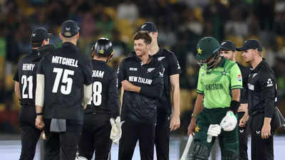 Dominant New Zealand crush Pakistan by 60 runs in Champions Trophy opener