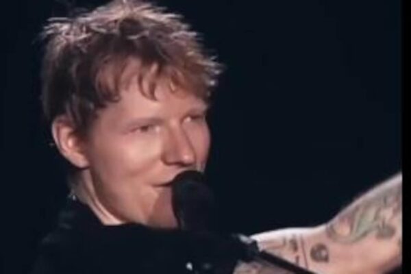 Ed Sheeran Sings Janhvi Kapoor's Telugu Song Chuttamalle With Shilpa Rao In Bengaluru Concert. Watch