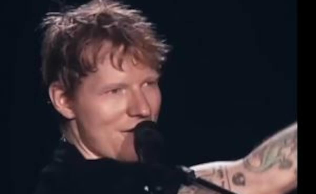 Ed Sheeran Sings Janhvi Kapoor's Telugu Song Chuttamalle With Shilpa Rao In Bengaluru Concert. Watch