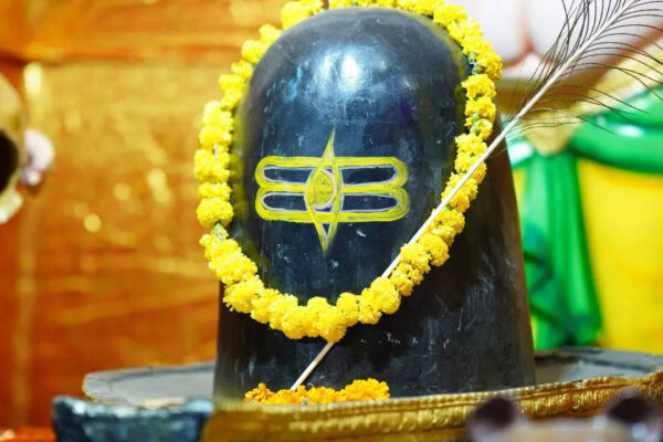 THIS Shivling in Kashi has been growing for centuries!