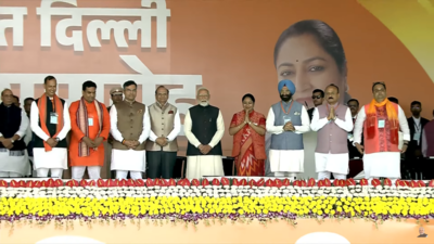 Who are the 6 cabinet ministers sworn in with Rekha Gupta in Delhi?