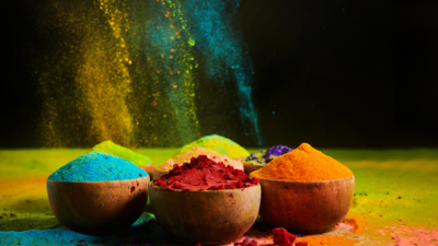 Happy Holi 2025: Best Messages, Quotes, Wishes and Images to share on Holi